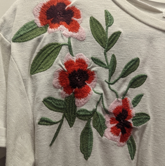 Flower Embroidered T-Shirt - Picture 2 of 4